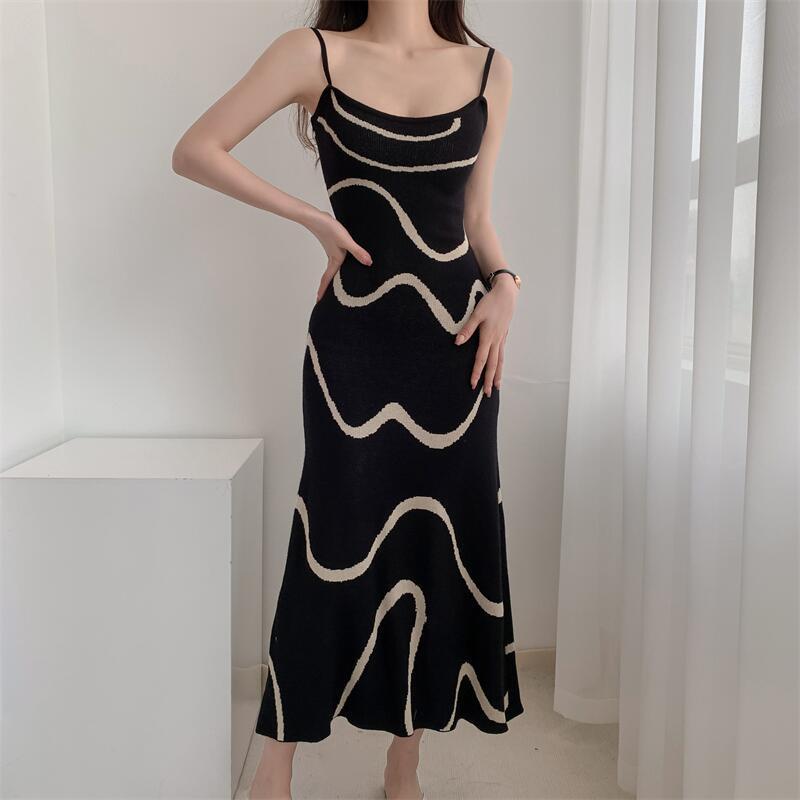 Sleeveless striped knit midi dress