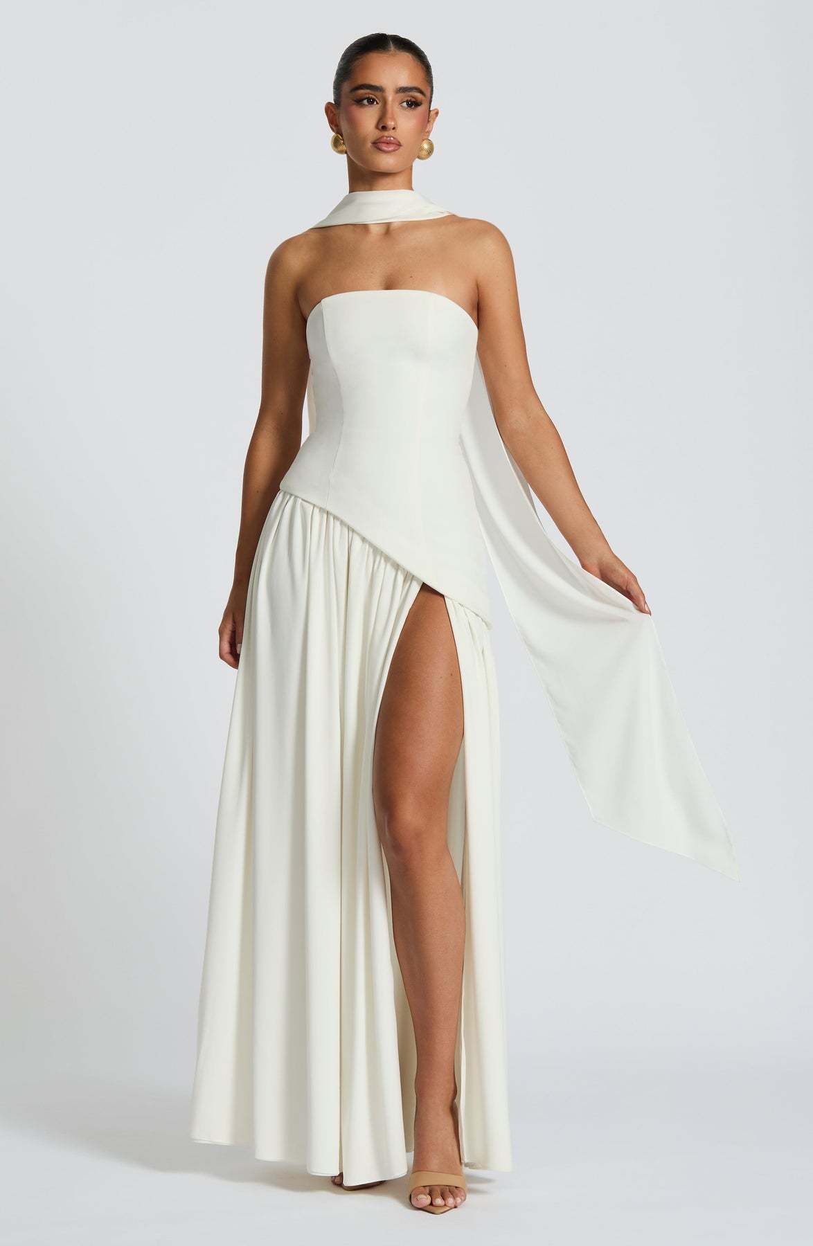 sleeveless backless dress
