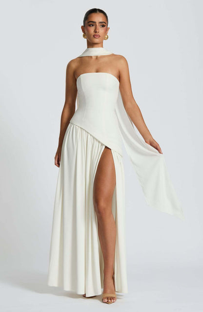 sleeveless backless dress